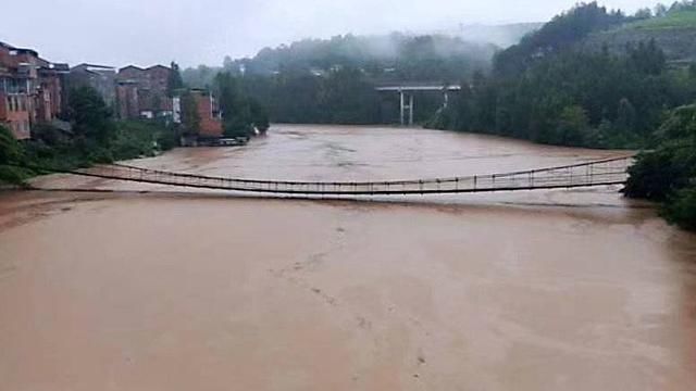 最深处|暴雨袭击：四川平昌县涵水镇街道被淹最深处水达2米