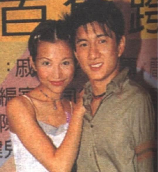 吴奇隆蔡少芬19年前旧照流出,吴奇隆没变,蔡少芬简直判若两人!