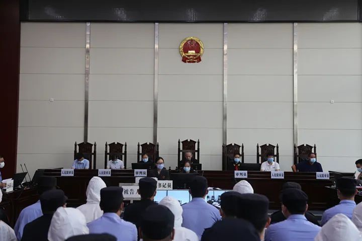 性质组织|暴力拆迁，强占土地…荆门郭某红等25人涉黑案件一审公开开庭