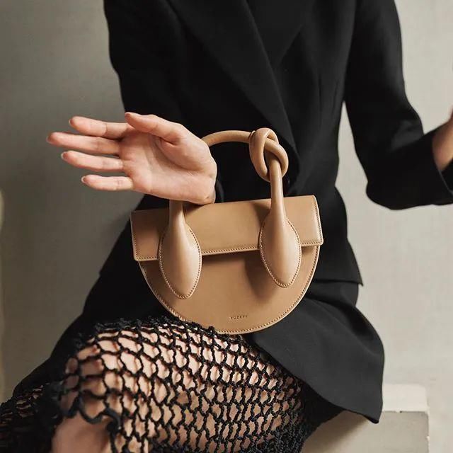  大牌|如果你有5000块，是攒钱买大牌包还是买小众品牌？