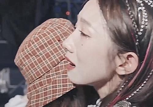  成员|火箭少女告别纪录片将上线，孟美岐伤心的哭了，其他成员安慰