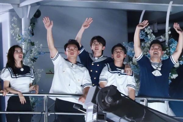  放出|奔跑吧放出杀青图，细看成员手上的动作，没有想到最绅士的是郑恺