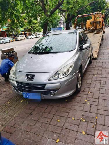  罚单|243张罚单！柳州城管周末拖走20辆车，有这些行为的注意了