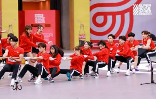  门面|超新星运动会镜头怼脸拍，张艺凡略显业余，刘些宁不愧是门面