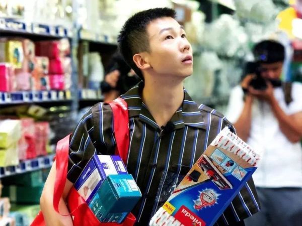 好朋友|?他受陈坤力捧,《老炮儿》《中餐厅》都有他,却因情商低捧不火