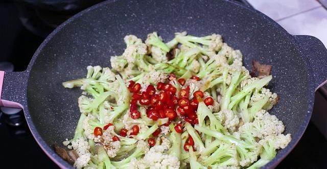 不脆|饭店的花菜为啥那么好吃？大厨告诉你秘诀，要不然花菜不脆也不香