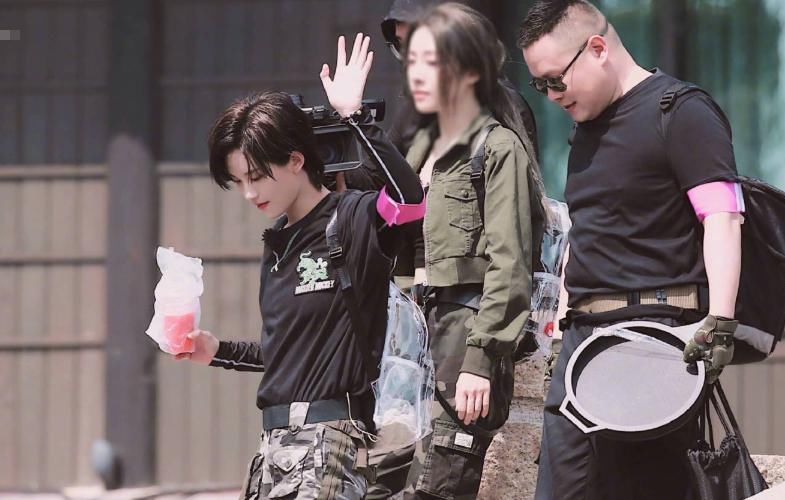  爆笑|《极限挑战》下期太精彩，赵小棠徒手劈西瓜，喻言郭京飞爆笑热舞