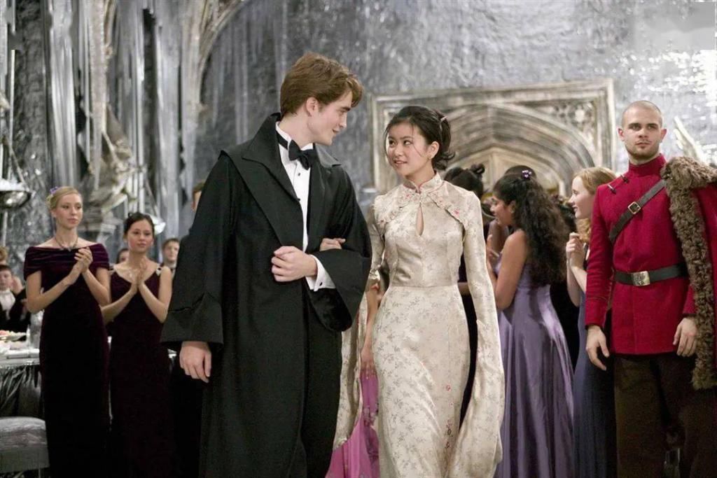  信条|《信条》来了！从暮光男到新蝙蝠侠，34岁罗伯特·帕丁森能翻身吗