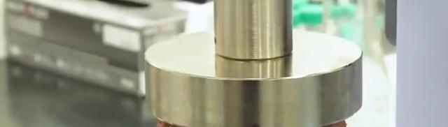 还换|美国肯德基出售人造肉炸鸡,为此还换了新包装,一份就能卖到56元