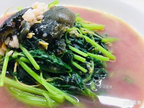  上汤红苋菜|七月苋菜金不换，这个月多吃点也无妨，刮油去脂，跟松花蛋是绝配