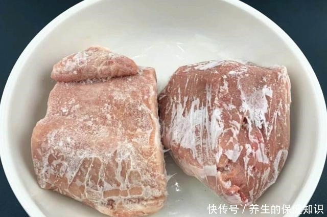 万万不能|冰柜拿出来的冻肉,万万不能用水泡!教你一招,吃起来跟鲜肉相同