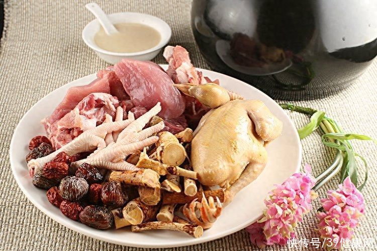 鸽子肉是发物吗什么人不能吃(鸽子肉是“发物”，癌症患者不能吃？提醒：这3种肉才真的要少吃)