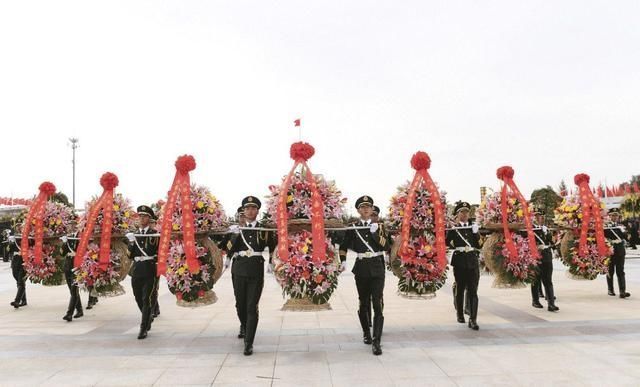 烈士纪念碑|自治区领导和首府各族各界代表向人民英雄敬献花篮仪式在呼举行