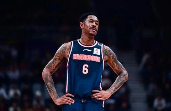  确诊|广东宏远包机接回外援马尚，却被确诊，这件事该谁负责？