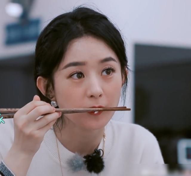  轻松|黄晓明累到眼神迷离，赵丽颖最轻松，过敏体质的李浩菲就可怜了