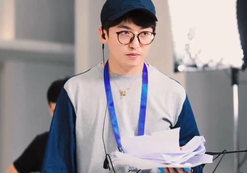  人员|姚译添为“全勤”人员发奖励，但他却忘记了一个人，嘉宾也未曾记起