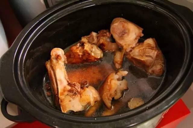 猪蹄洗净|炖猪蹄时用上这一招,几分钟就迅速软烂,关键还入味!