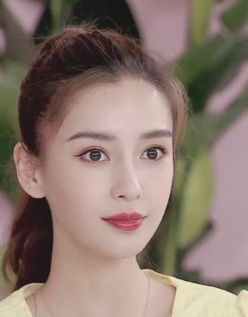  内娱|baby“直播截图”彻底火了！当镜头直接放大十倍：不愧是内娱颜值天花板