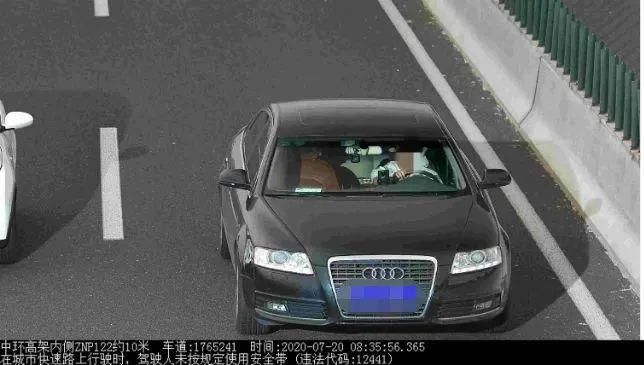 定使用安全带|【监管】沪交警公布6起开车打电话、不系安全带等违法典型案例