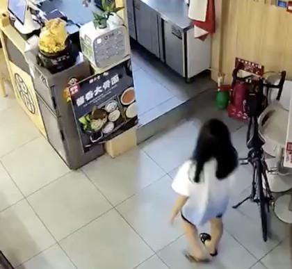 一去不返|女子称手机没电,请店员帮忙租充电宝,结果一去不返,伤害善良