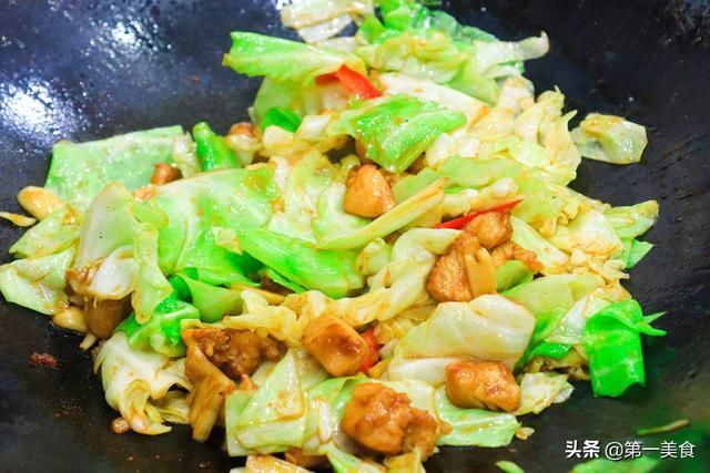 沥干水分|三伏天、把这2样一起炒,全家都说好吃下饭,一周3次吃不够、真香