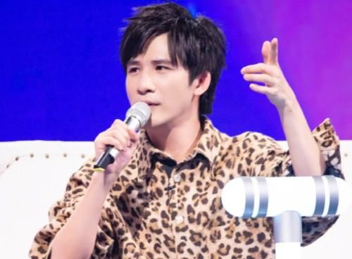  王一博|王一博新综来袭，嘉宾阵容很强大，而虞书欣却携手“舅舅”加盟