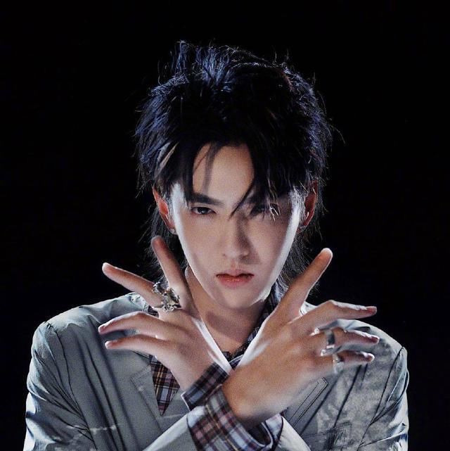  吴亦凡|说唱选手歌词放狠话,吴亦凡霸气回应:我不在这节目都不会出现