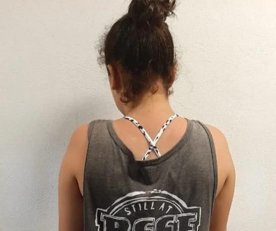  海里|女子想把9个月大儿子扔到海里，还咬伤阻止她的孩子父亲