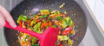 更上一层楼|传统回锅肉略加改进,方法更加简单!颜值、味道更上一层楼