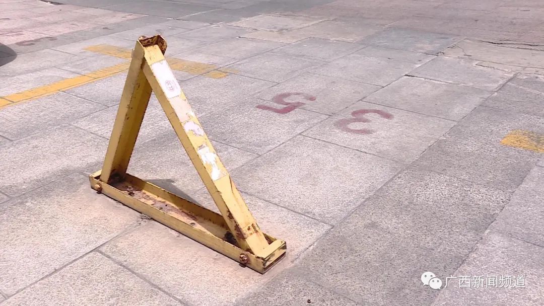  怀疑|店门被宝马堵死，店主一脸懵，车主：我怀疑你刮我的车，给我道歉