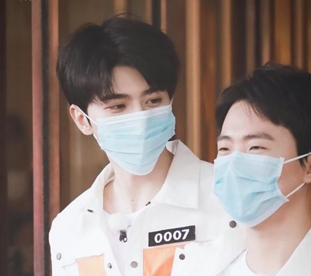 常客|郭麒麟：不拼爹，综艺营业，热搜常客，宝藏男孩为何这样“红”？