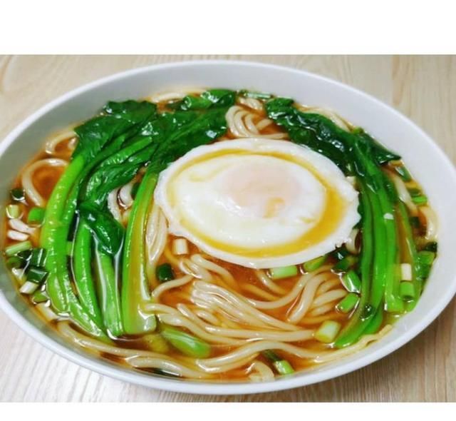  费劲|大热天别费劲做饭了！5分钟一碗清汤面，好吃省心还管饱