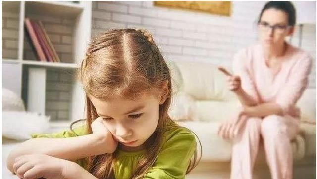女儿|妈妈在家是这种地位，女儿易成讨好型人格？未来婚姻可能也受牵连