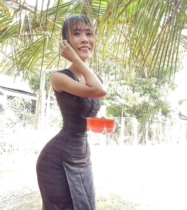  英国的罗米|缅甸女孩打破世界纪录，成为全球腰最细的人！自曝细腰纯天然