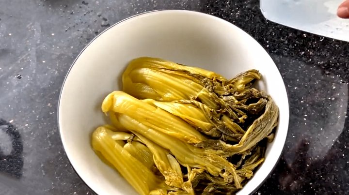  鲜嫩|三伏天，多给家人吃此菜，上锅一焖，鲜嫩多汁，比牛羊肉还好吃