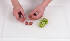  色泽|【水晶蛋糕】造型简单，色泽也很诱人，制作起来做得很漂亮