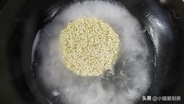 西红柿|方便面这样做才好吃,孩子点名这么做,营养健康有味道,好吃不腻