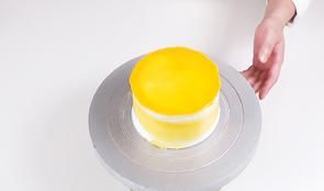  色泽|【水晶蛋糕】造型简单，色泽也很诱人，制作起来做得很漂亮