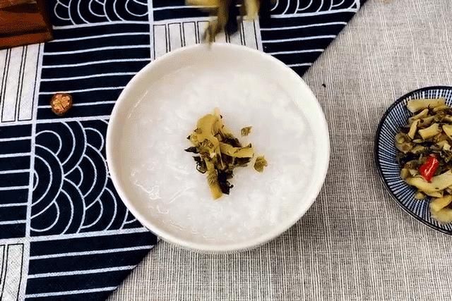  酸辣|好吃到哭！老坛酸菜与鲜笋碰撞，酸辣鲜爽，配饭吃三碗也不多！