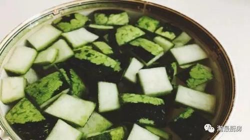  西瓜皮|西瓜皮才不Low！6种吃法吃出风格吃出水平，今年夏天不许再乱扔