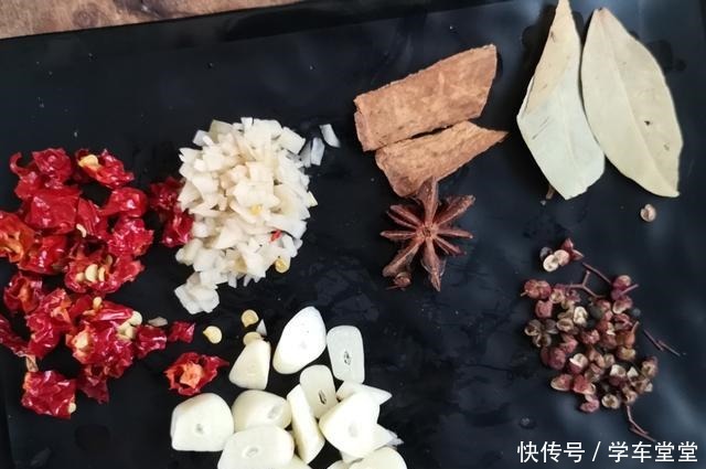 大碗宽面|面条不要手擀了,大厨教你做“油泼干拌二合一”,天天吃都不腻