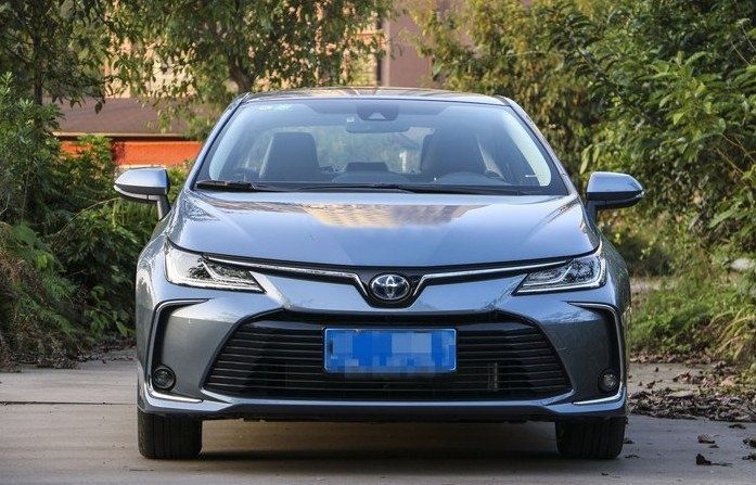  时尚|体验下混动卡罗拉，颜色的外观其实还是蛮大方时尚的