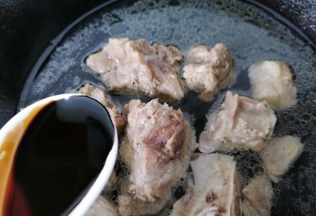 绝配|炖排骨别总放土豆,它才是“绝配”,味道鲜美又补水,秋季别错过