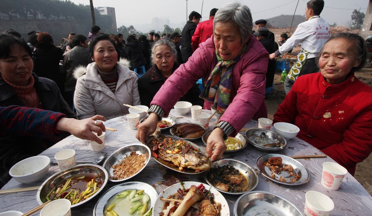 说到参加|现如今在农村参加酒席出10块钱礼，拿得出手吗？对此你怎么看？