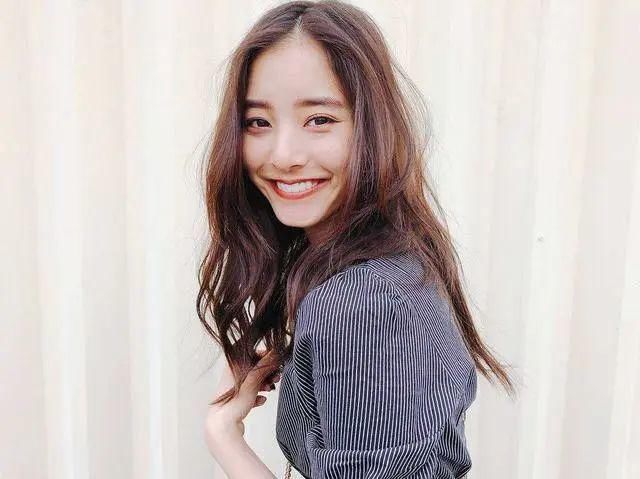 拍照|拍照应该怎么笑,11个关于“笑”的拍照姿势,每一个都能拍得很美