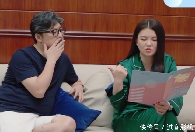 样式|李湘吃晚餐时,手表和戒指都被打码,抬手撩头发才看清样式