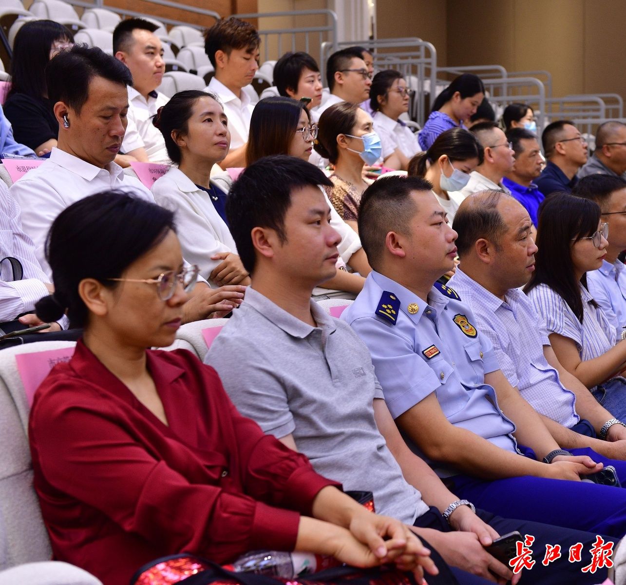 《拍“板”》百期开现场协调会50场次，职能部门现场办公成常态