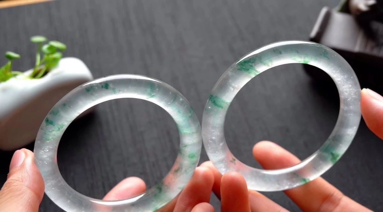 二镯|一蛋二镯三珠链……快来看看翡翠的最新价值排名!