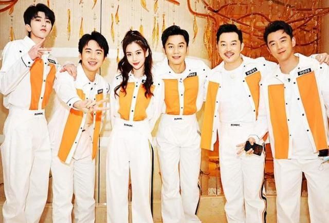  心机|跑男嘉宾接受水枪惩罚，其他人选择护头，张天爱的做法被吐槽心机