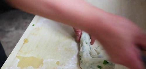  不用|教你做家常葱花饼，不用油酥，个个酥脆又起层，比买的都好吃